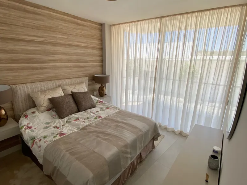 The Edge offer full equipment and amenities with very high-end finishes, leafy gardens all around the complex with sundecks and swimming pools that blend with the blue sea, penthouses with solarium and private pool, Health & Social club with co-working sp