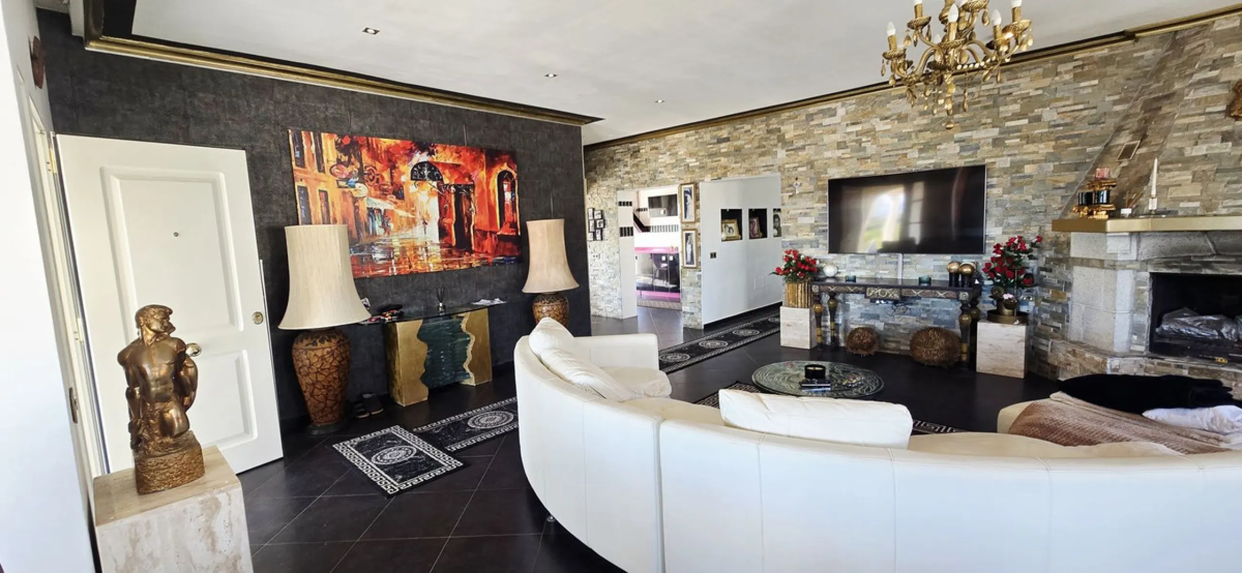 Investment Opportunity: Versatile Villa Ideal for Co‑Living, Boutique B&B or Multi‑Unit Living