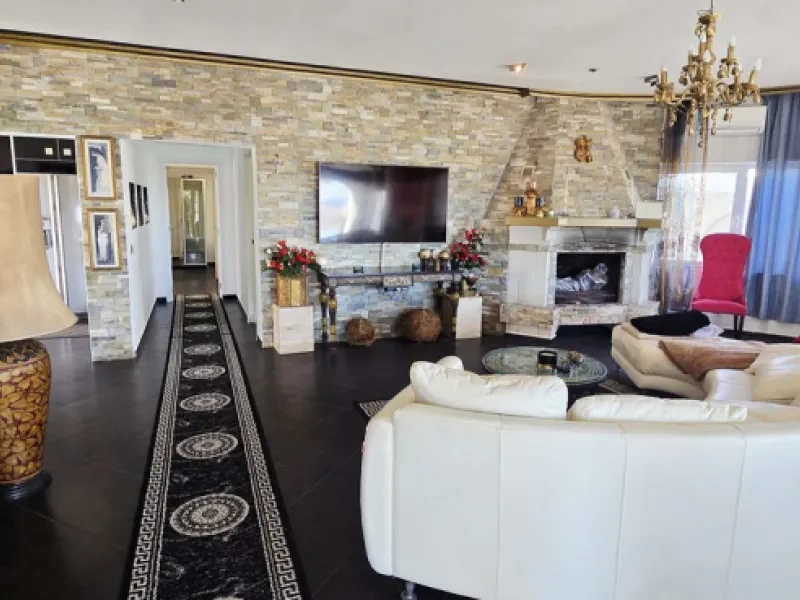 Investment Opportunity: Versatile Villa Ideal for Co‑Living, Boutique B&B or Multi‑Unit Living