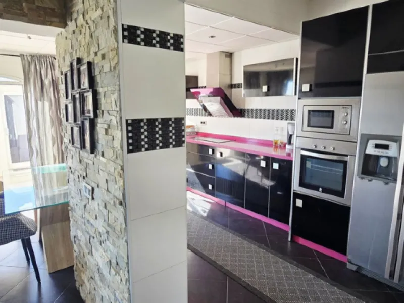Investment Opportunity: Versatile Villa Ideal for Co‑Living, Boutique B&B or Multi‑Unit Living