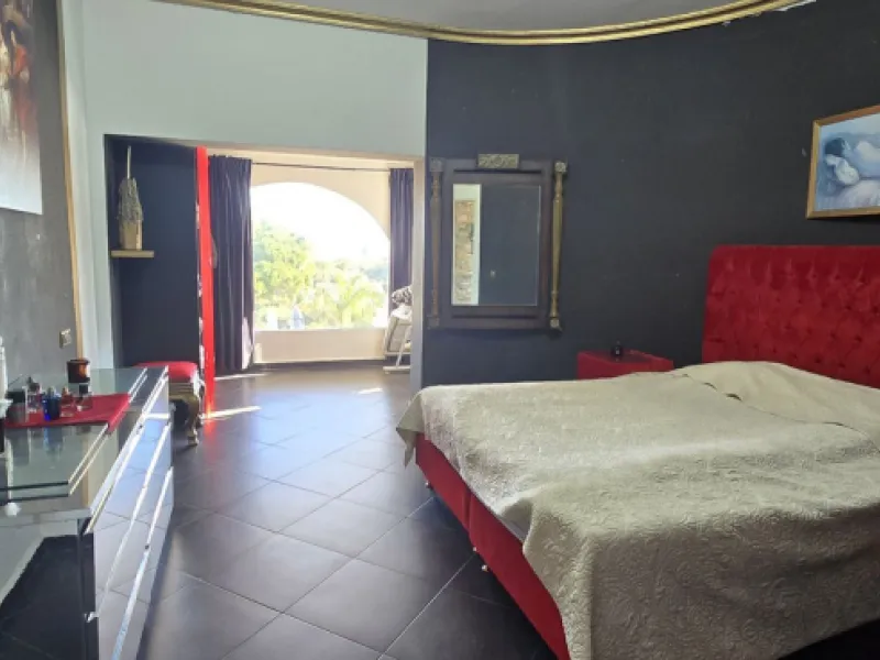 Investment Opportunity: Versatile Villa Ideal for Co‑Living, Boutique B&B or Multi‑Unit Living