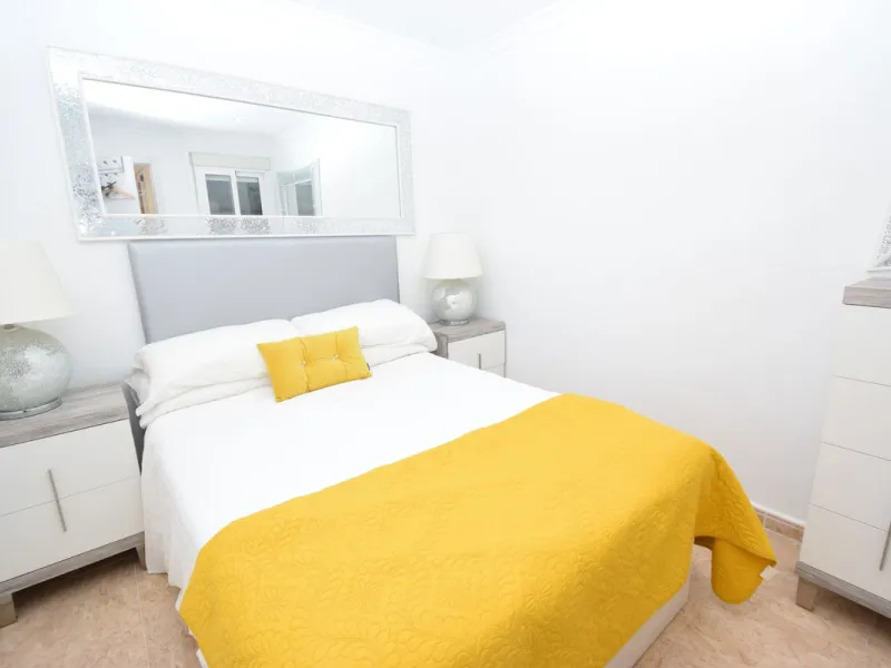 If you want to be right in the heart of La Cala de Mijas and be able to enjoy its restaurants and beaches on your doorstep, then this apartment is for you. Located on a quiet side street just 100m from the beach, it's an ideal lock and leave or perfect re