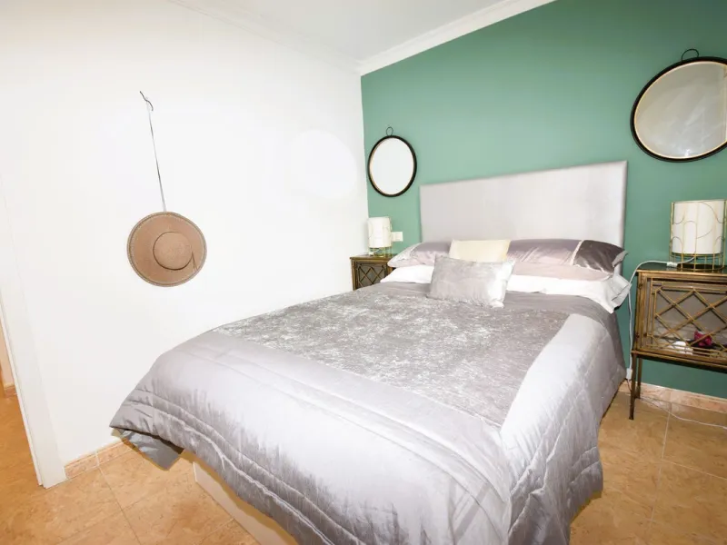 If you want to be right in the heart of La Cala de Mijas and be able to enjoy its restaurants and beaches on your doorstep, then this apartment is for you. Located on a quiet side street just 100m from the beach, it's an ideal lock and leave or perfect re