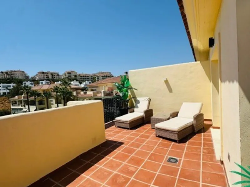 Apartment - Penthouse в продаже в Mijas, Málaga. В доме 3 спален и 2 ванных комнат. Площадь дома 118 м²