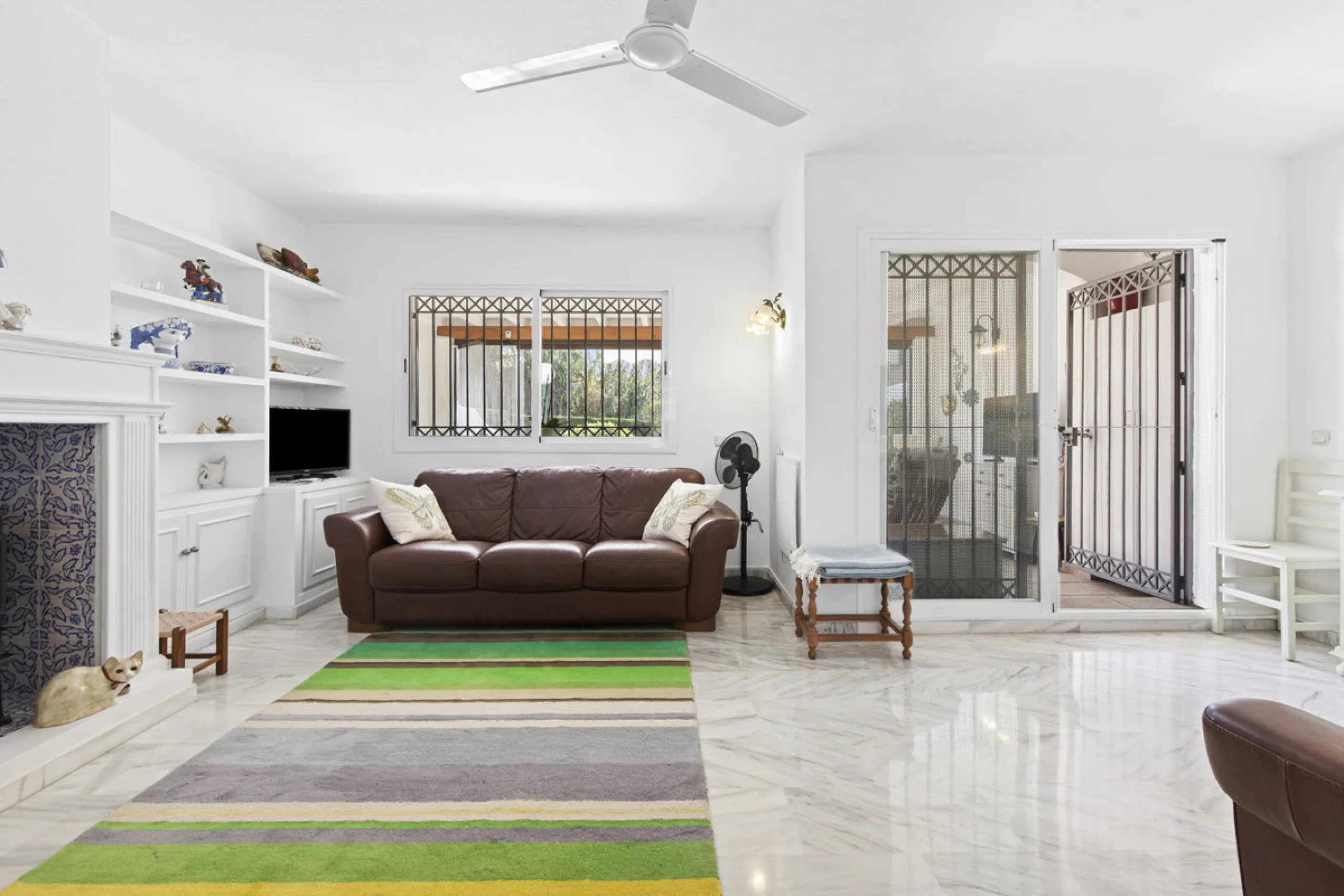 This charming two-level property offers spacious and versatile accommodation, finished to a high standard and filled with natural light throughout. The large living room is a welcoming focal point, featuring marble flooring, a beamed ceiling, a wood-burni