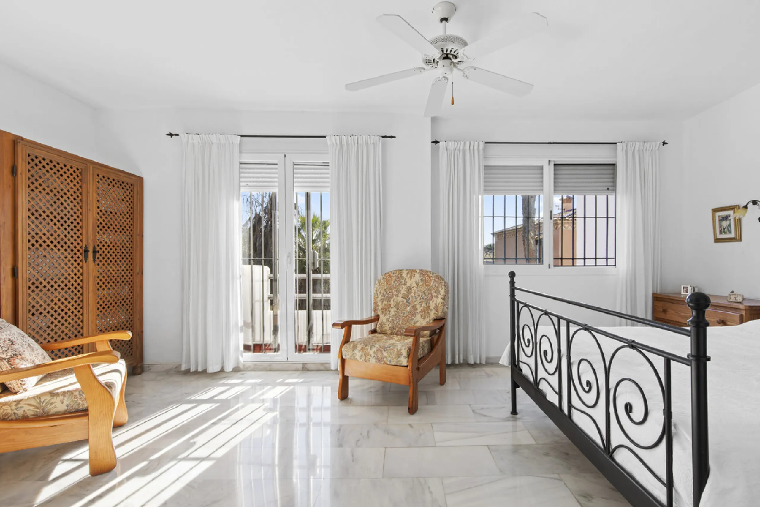 This charming two-level property offers spacious and versatile accommodation, finished to a high standard and filled with natural light throughout. The large living room is a welcoming focal point, featuring marble flooring, a beamed ceiling, a wood-burni
