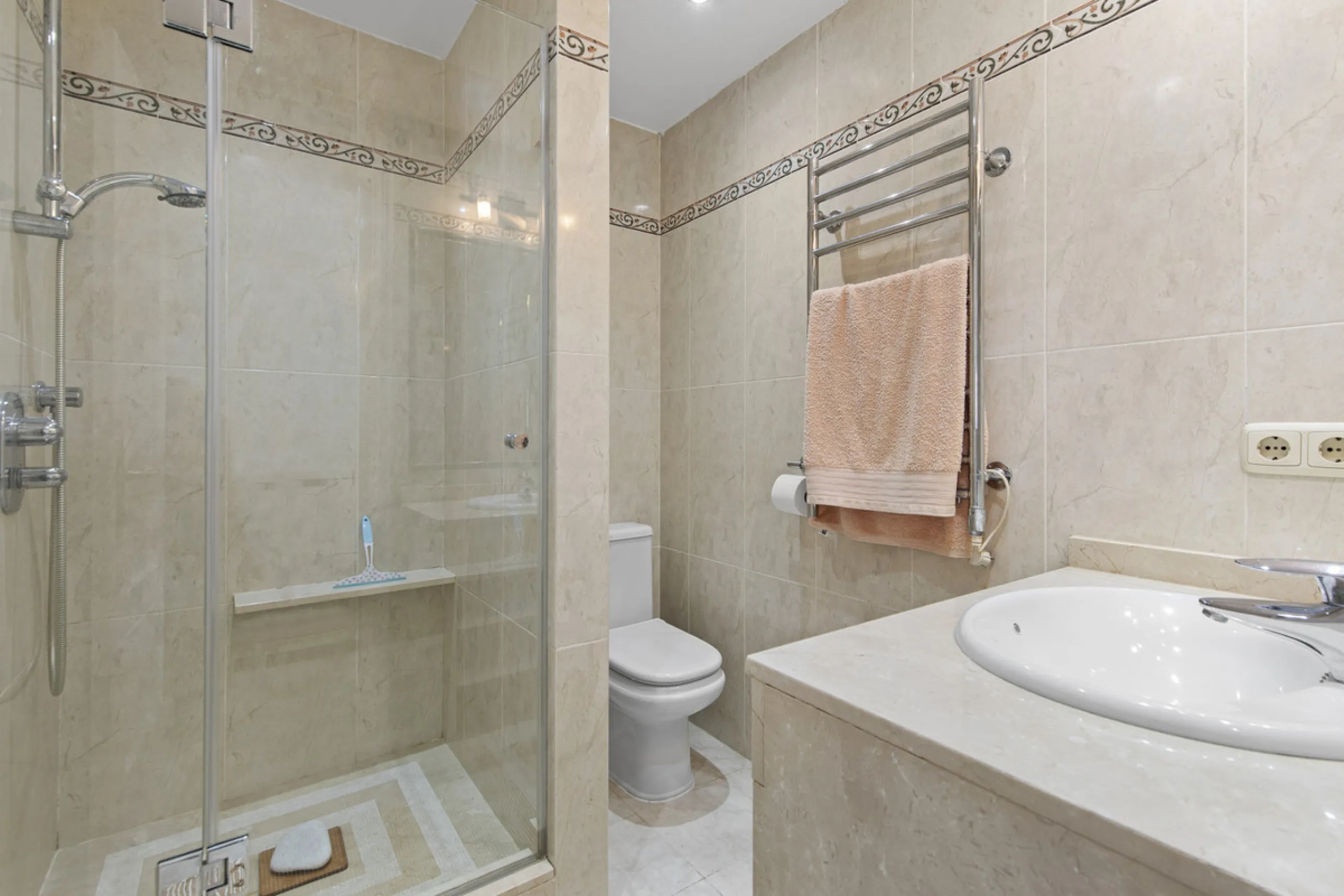 This charming two-level property offers spacious and versatile accommodation, finished to a high standard and filled with natural light throughout. The large living room is a welcoming focal point, featuring marble flooring, a beamed ceiling, a wood-burni