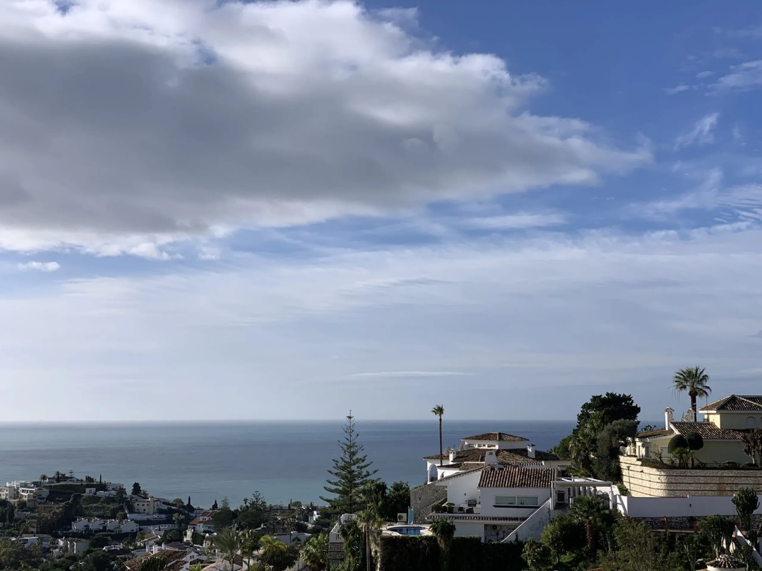 House - Detached Villa в продаже в Benalmadena, Málaga. В доме 5 спален и 4 ванных комнат. Площадь дома 364 м². Площадь участка 648 м²