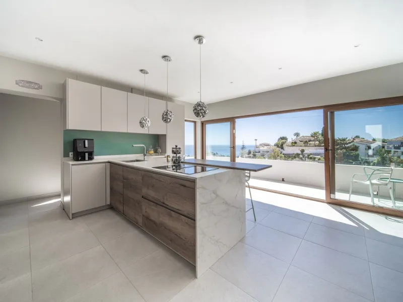 House - Detached Villa в продаже в Benalmadena, Málaga. В доме 5 спален и 4 ванных комнат. Площадь дома 364 м². Площадь участка 648 м²