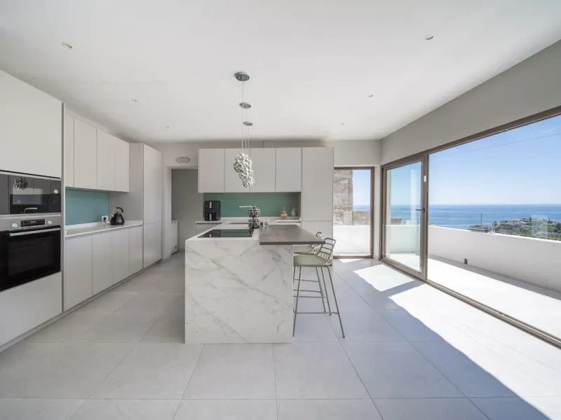 House - Detached Villa в продаже в Benalmadena, Málaga. В доме 5 спален и 4 ванных комнат. Площадь дома 364 м². Площадь участка 648 м²