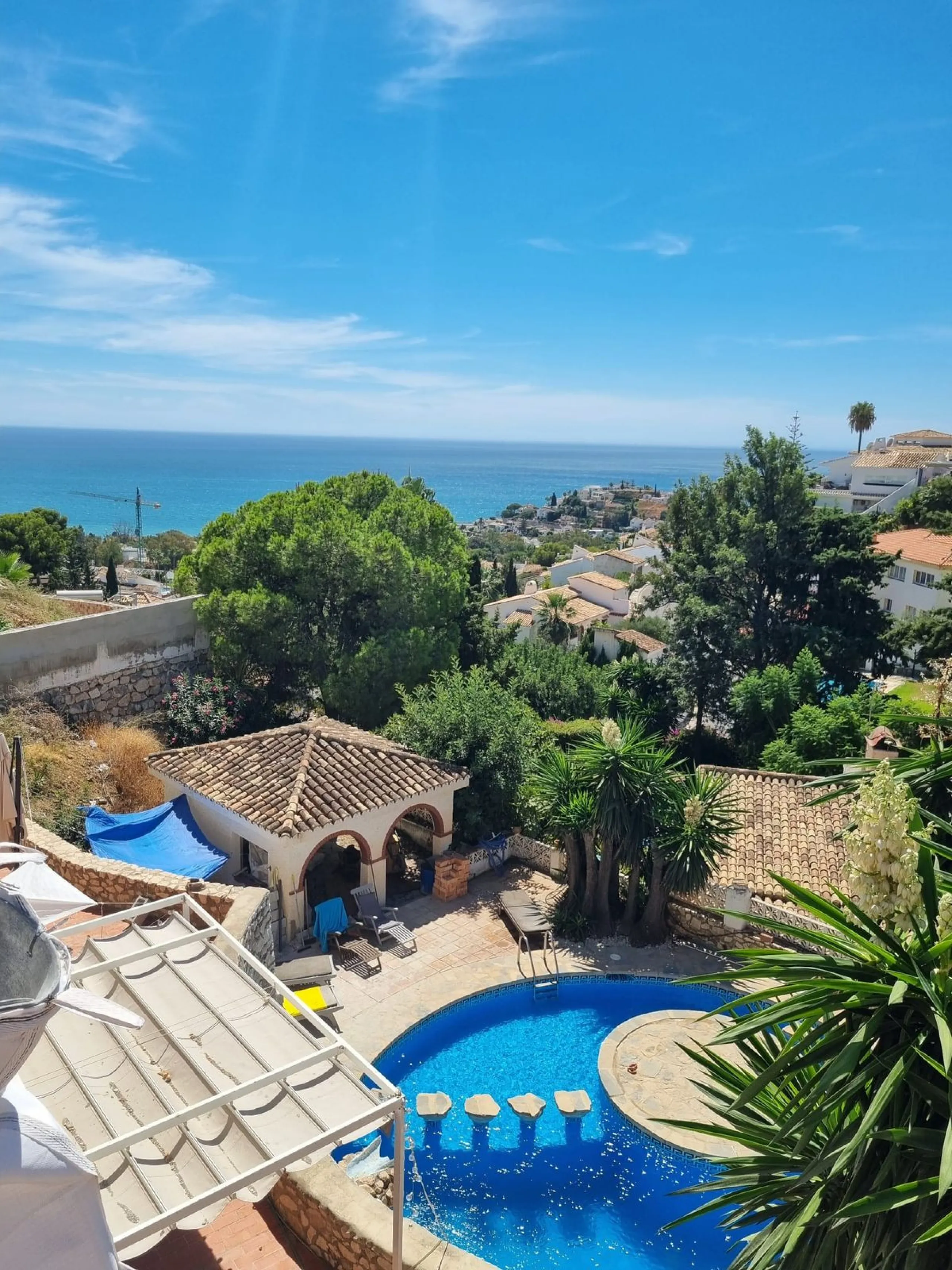 House - Detached Villa в продаже в Benalmadena, Málaga. В доме 5 спален и 4 ванных комнат. Площадь дома 364 м². Площадь участка 648 м²