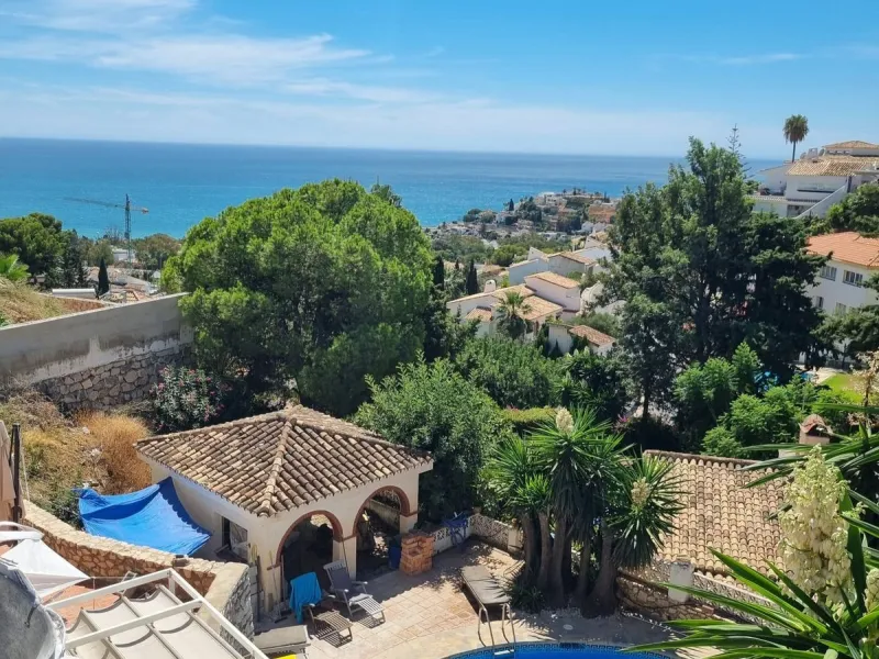 House - Detached Villa в продаже в Benalmadena, Málaga. В доме 5 спален и 4 ванных комнат. Площадь дома 364 м². Площадь участка 648 м²