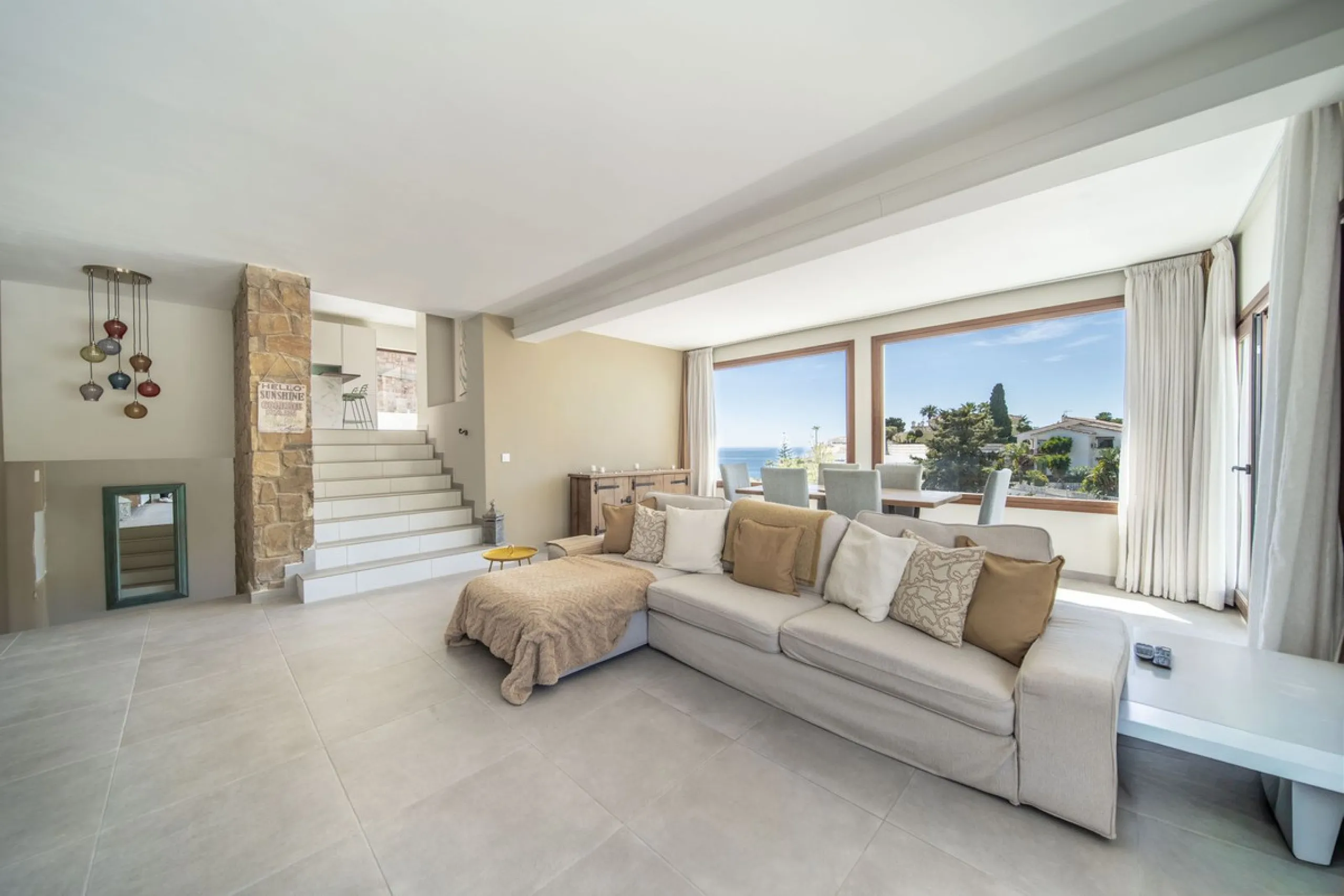 House - Detached Villa в продаже в Benalmadena, Málaga. В доме 5 спален и 4 ванных комнат. Площадь дома 364 м². Площадь участка 648 м²