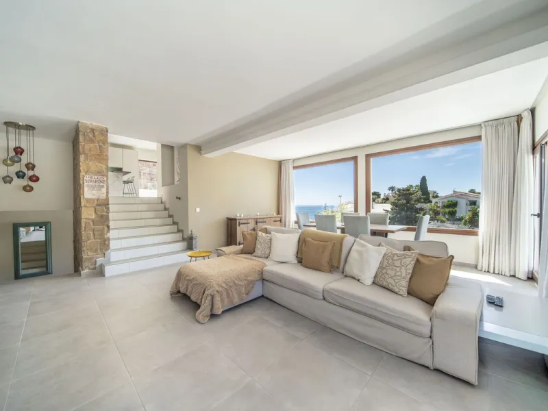 House - Detached Villa в продаже в Benalmadena, Málaga. В доме 5 спален и 4 ванных комнат. Площадь дома 364 м². Площадь участка 648 м²