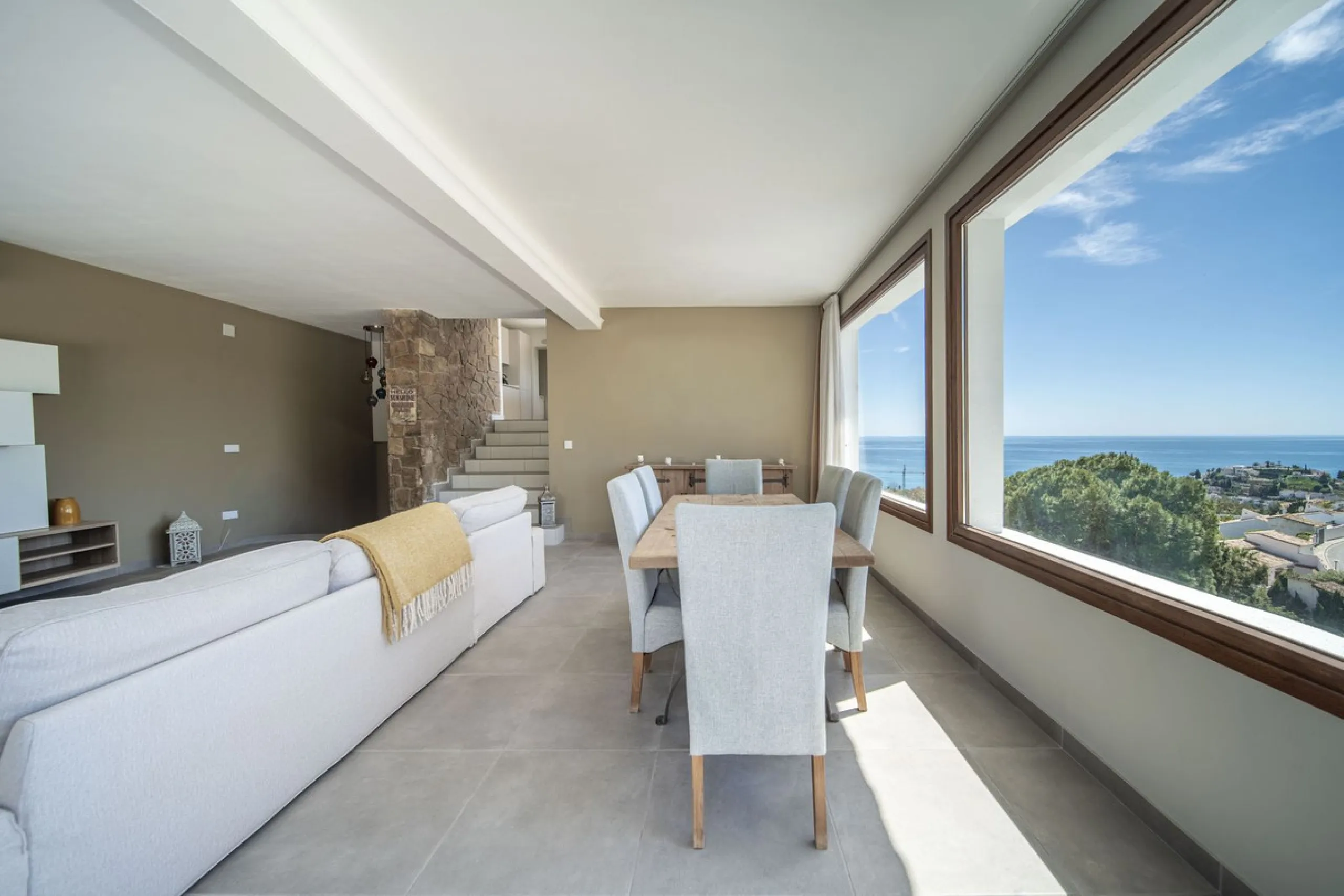 House - Detached Villa в продаже в Benalmadena, Málaga. В доме 5 спален и 4 ванных комнат. Площадь дома 364 м². Площадь участка 648 м²