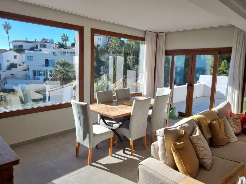 House - Detached Villa в продаже в Benalmadena, Málaga. В доме 5 спален и 4 ванных комнат. Площадь дома 364 м². Площадь участка 648 м²