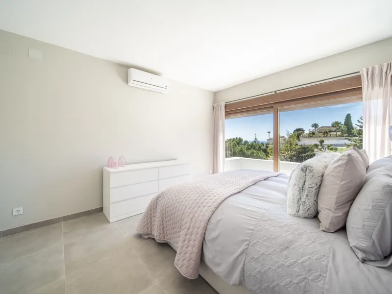 House - Detached Villa в продаже в Benalmadena, Málaga. В доме 5 спален и 4 ванных комнат. Площадь дома 364 м². Площадь участка 648 м²