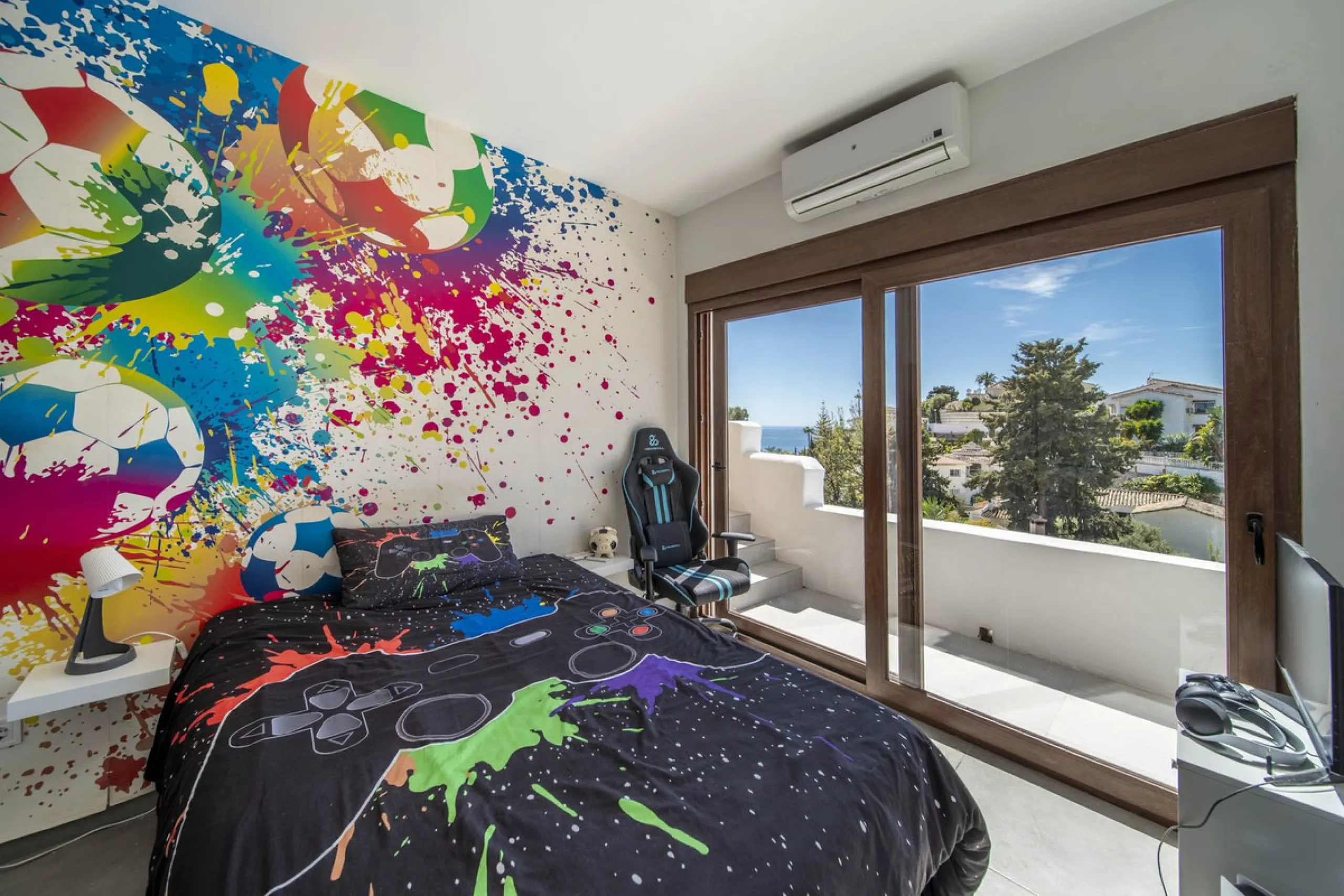 House - Detached Villa в продаже в Benalmadena, Málaga. В доме 5 спален и 4 ванных комнат. Площадь дома 364 м². Площадь участка 648 м²