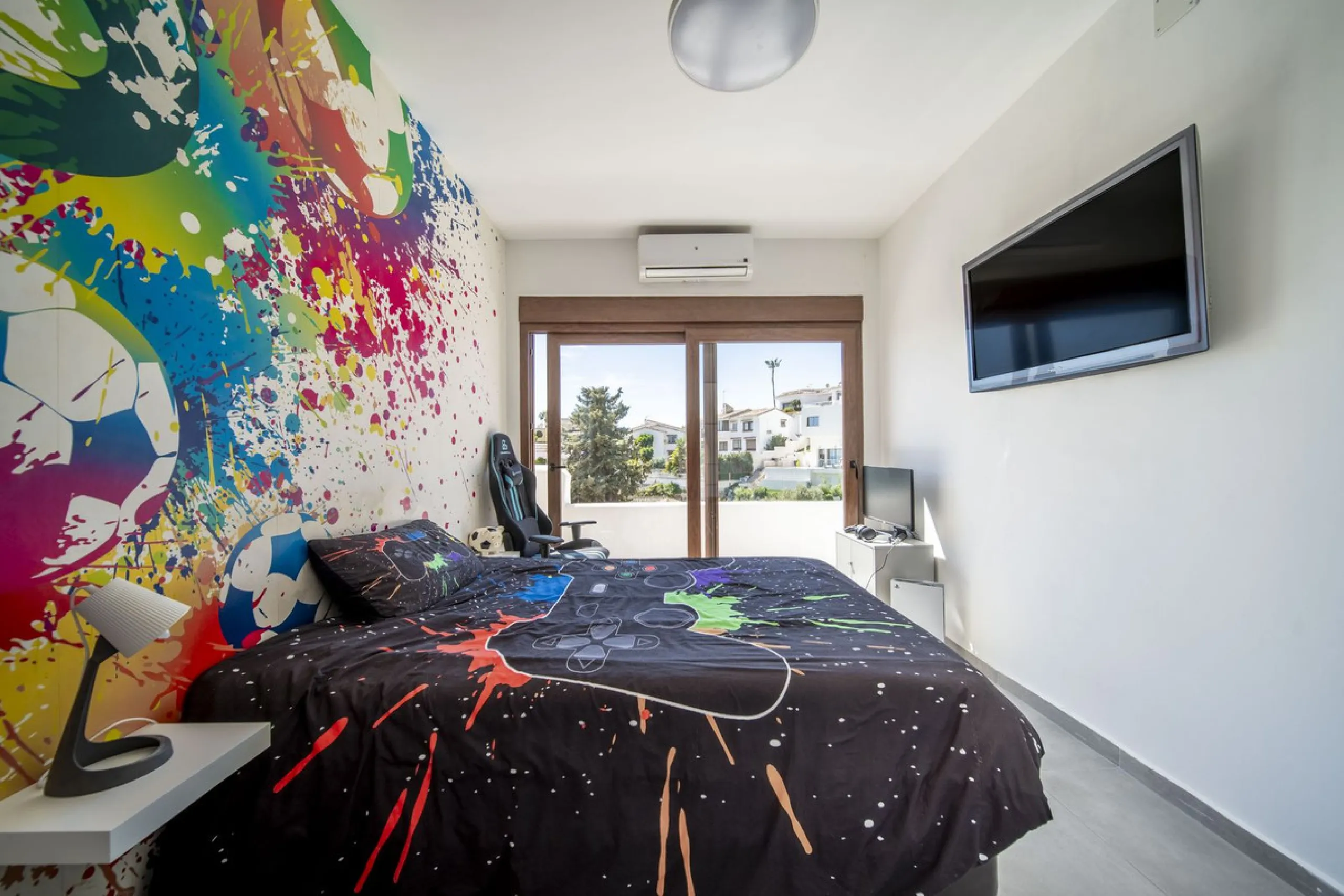 House - Detached Villa в продаже в Benalmadena, Málaga. В доме 5 спален и 4 ванных комнат. Площадь дома 364 м². Площадь участка 648 м²