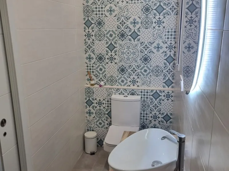 House - Detached Villa в продаже в Benalmadena, Málaga. В доме 5 спален и 4 ванных комнат. Площадь дома 364 м². Площадь участка 648 м²