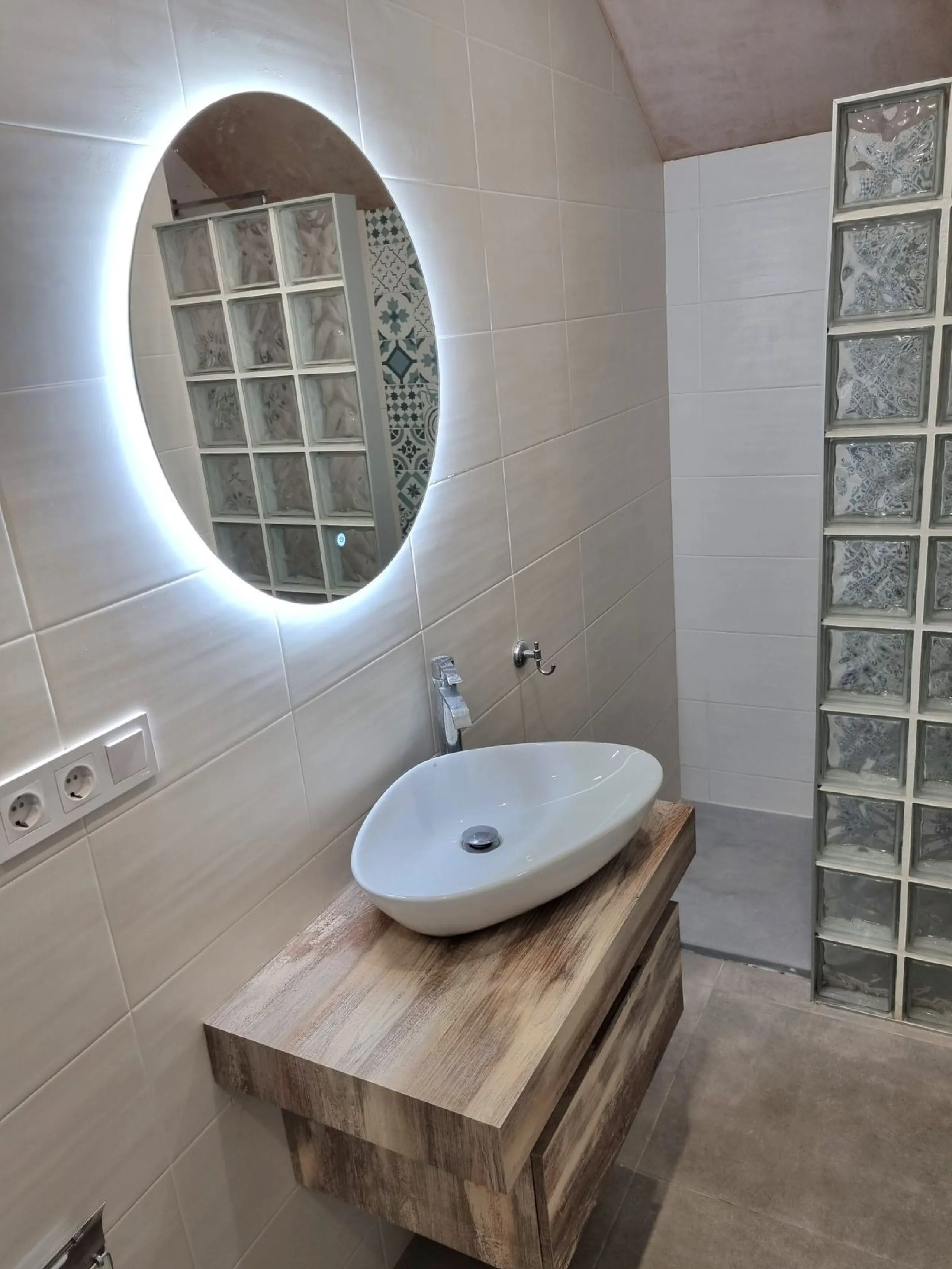 House - Detached Villa в продаже в Benalmadena, Málaga. В доме 5 спален и 4 ванных комнат. Площадь дома 364 м². Площадь участка 648 м²
