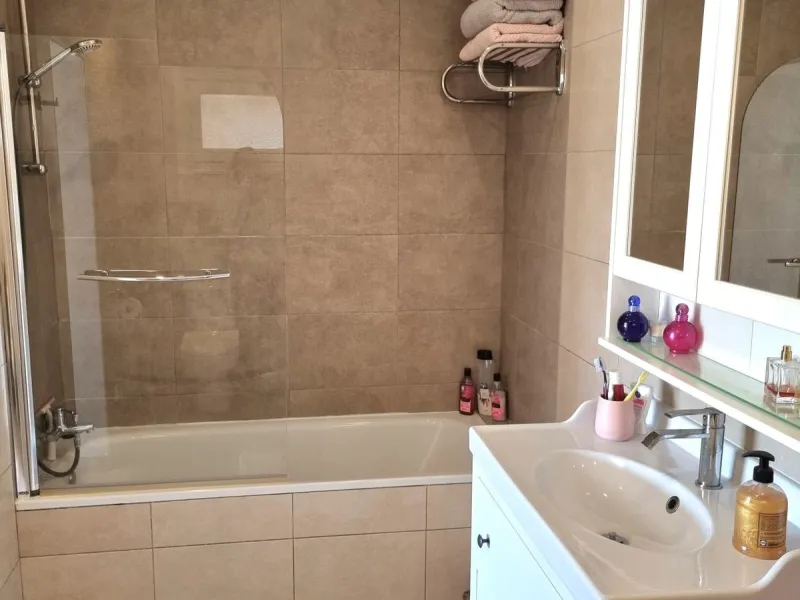 House - Detached Villa в продаже в Benalmadena, Málaga. В доме 5 спален и 4 ванных комнат. Площадь дома 364 м². Площадь участка 648 м²