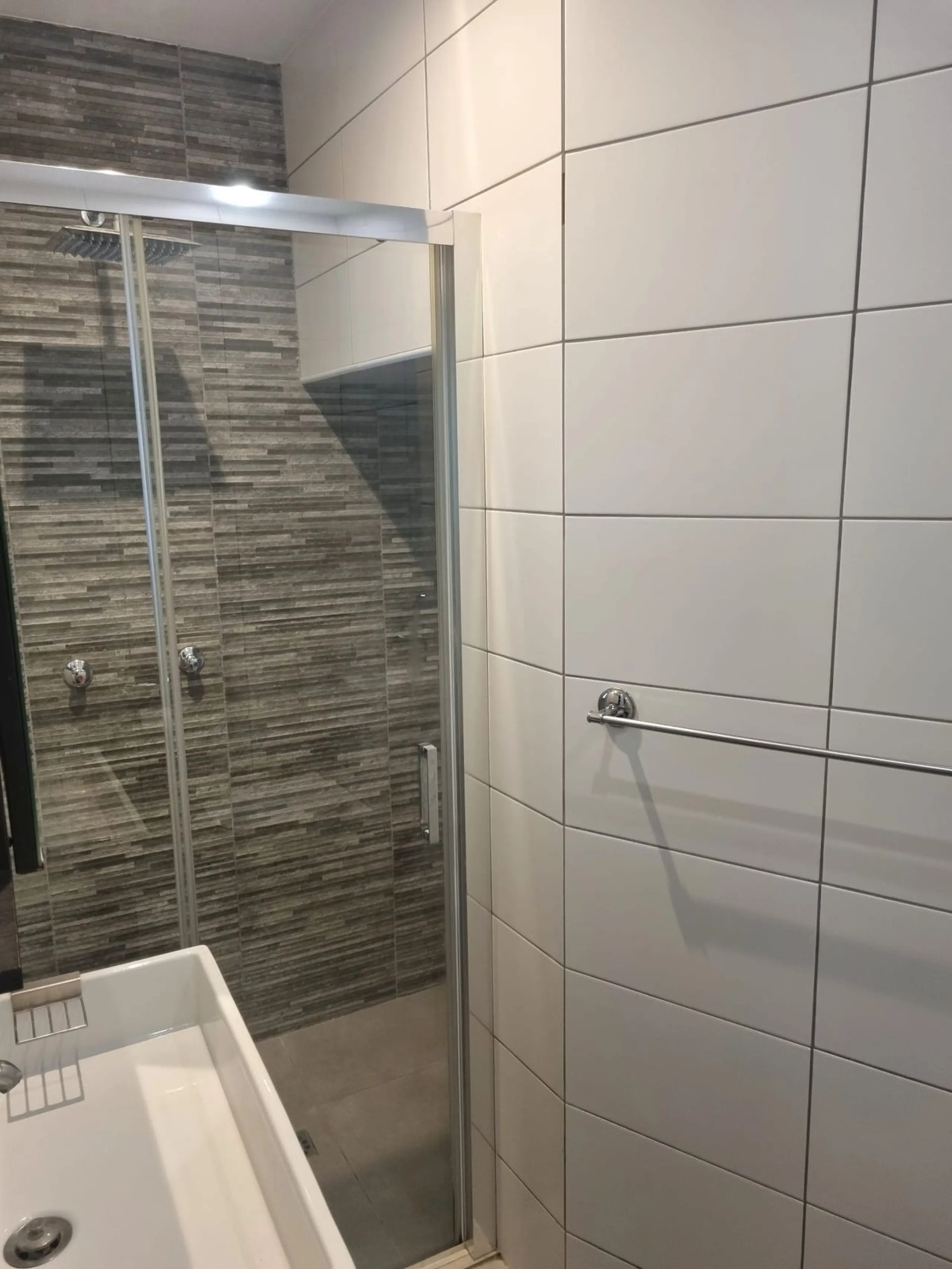 House - Detached Villa в продаже в Benalmadena, Málaga. В доме 5 спален и 4 ванных комнат. Площадь дома 364 м². Площадь участка 648 м²