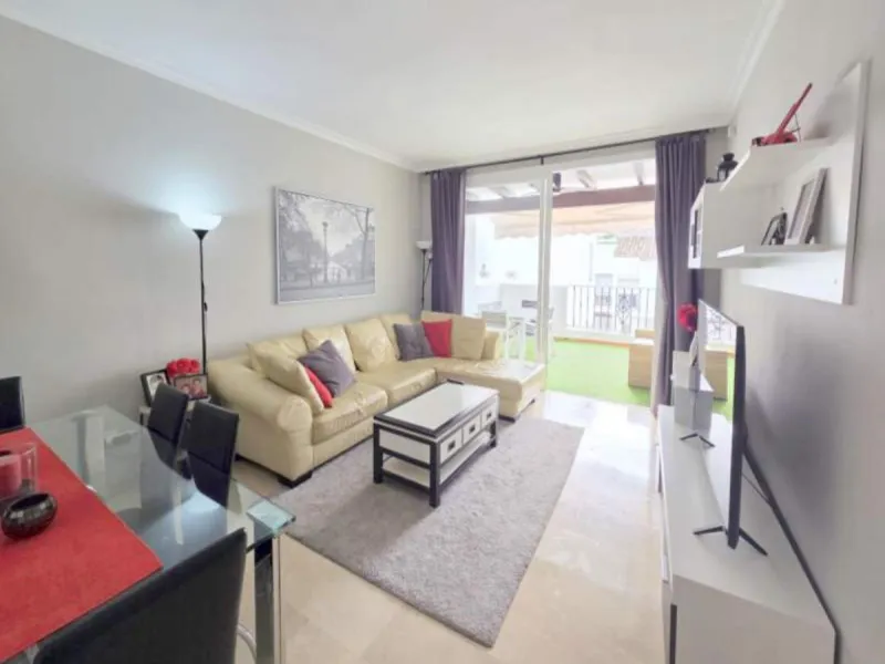 ***Stunning Duplex Penthouse in Fuentes de la Duquesa*** Located in the highly sought-after Fuentes de la Duquesa, this beautifully presented 2-bedroom, 2-bathroom duplex penthouse offers the perfect blend of privacy, sunshine, and coastal living. Located