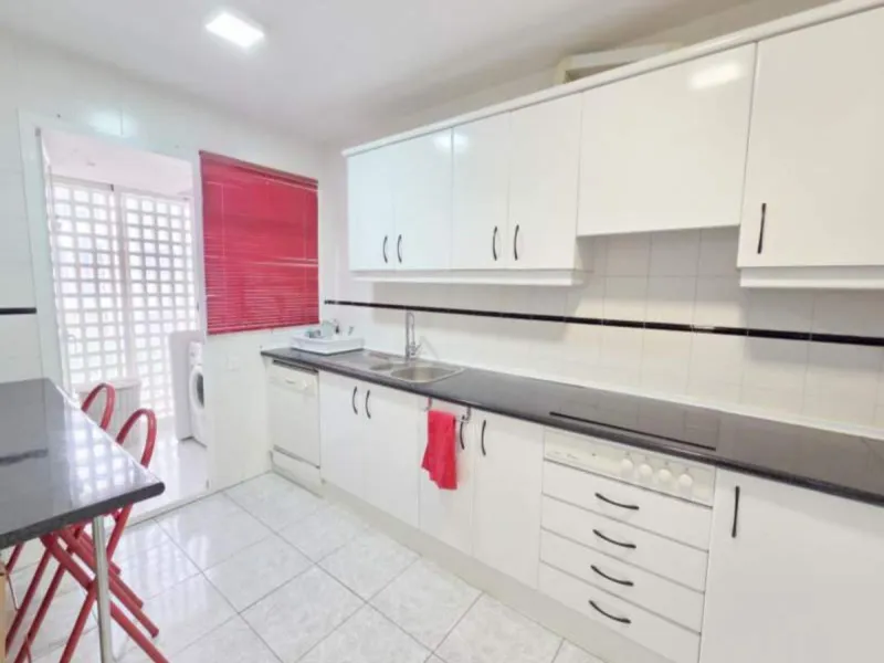 ***Stunning Duplex Penthouse in Fuentes de la Duquesa*** Located in the highly sought-after Fuentes de la Duquesa, this beautifully presented 2-bedroom, 2-bathroom duplex penthouse offers the perfect blend of privacy, sunshine, and coastal living. Located