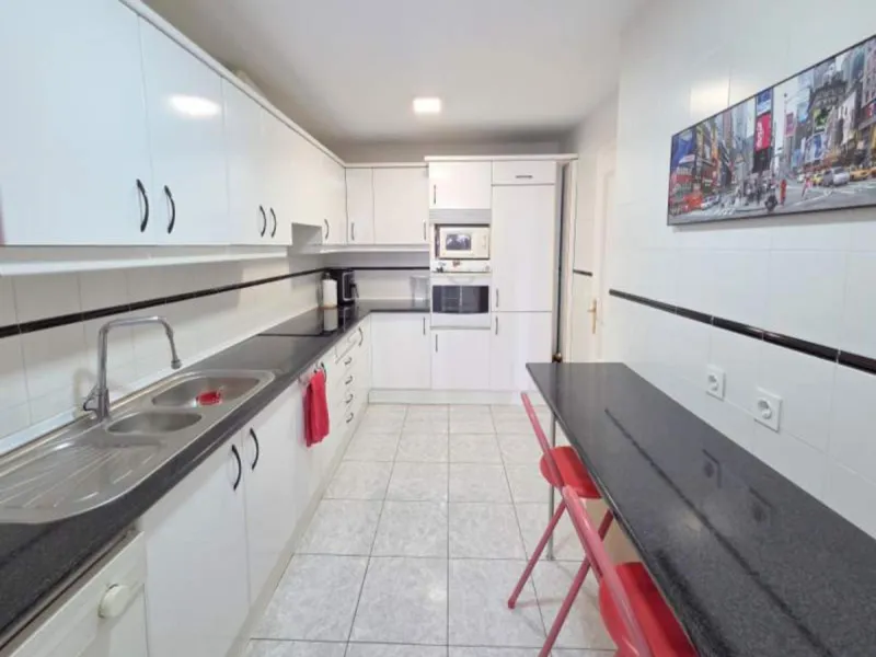 ***Stunning Duplex Penthouse in Fuentes de la Duquesa*** Located in the highly sought-after Fuentes de la Duquesa, this beautifully presented 2-bedroom, 2-bathroom duplex penthouse offers the perfect blend of privacy, sunshine, and coastal living. Located