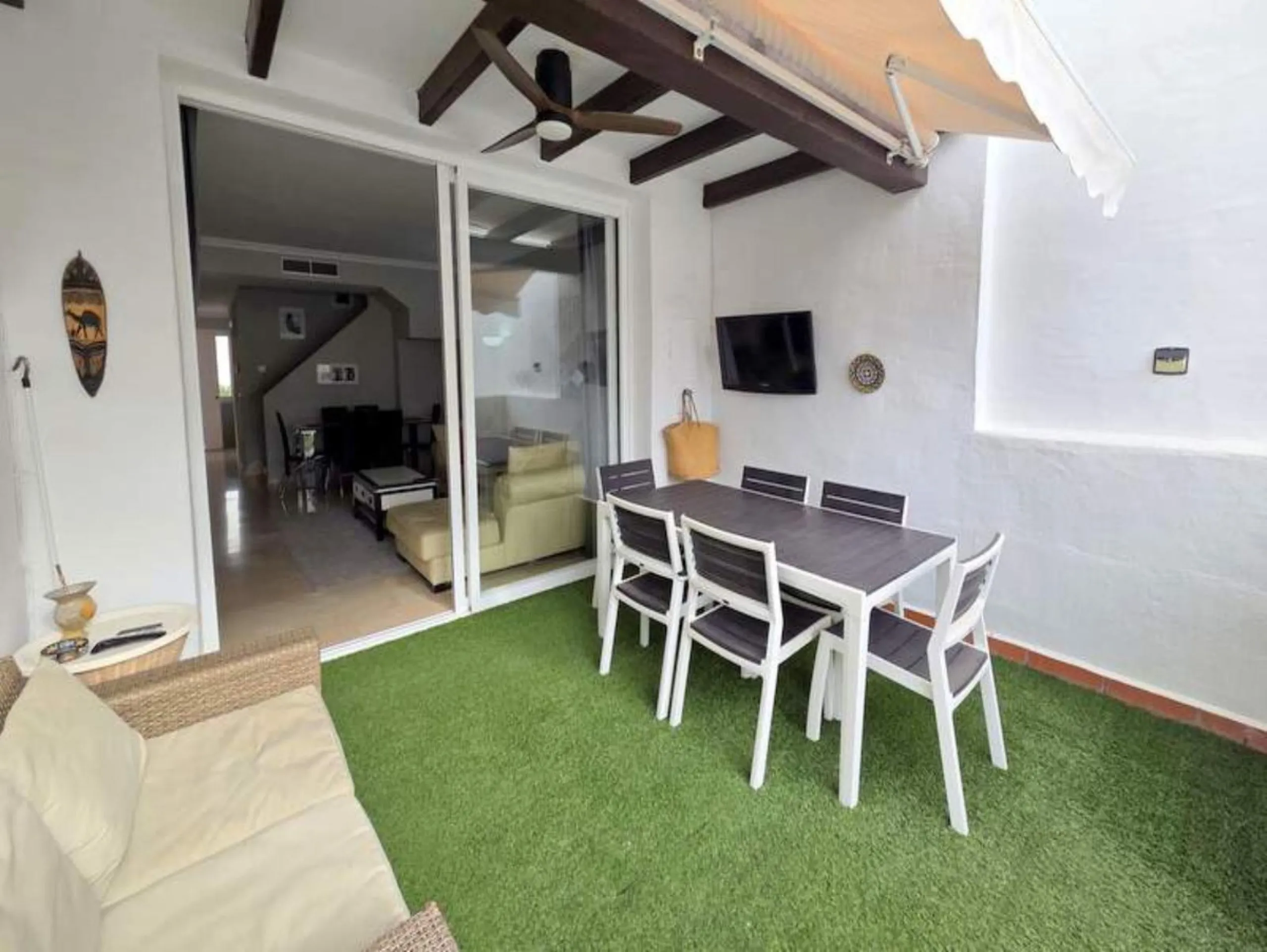 ***Stunning Duplex Penthouse in Fuentes de la Duquesa*** Located in the highly sought-after Fuentes de la Duquesa, this beautifully presented 2-bedroom, 2-bathroom duplex penthouse offers the perfect blend of privacy, sunshine, and coastal living. Located