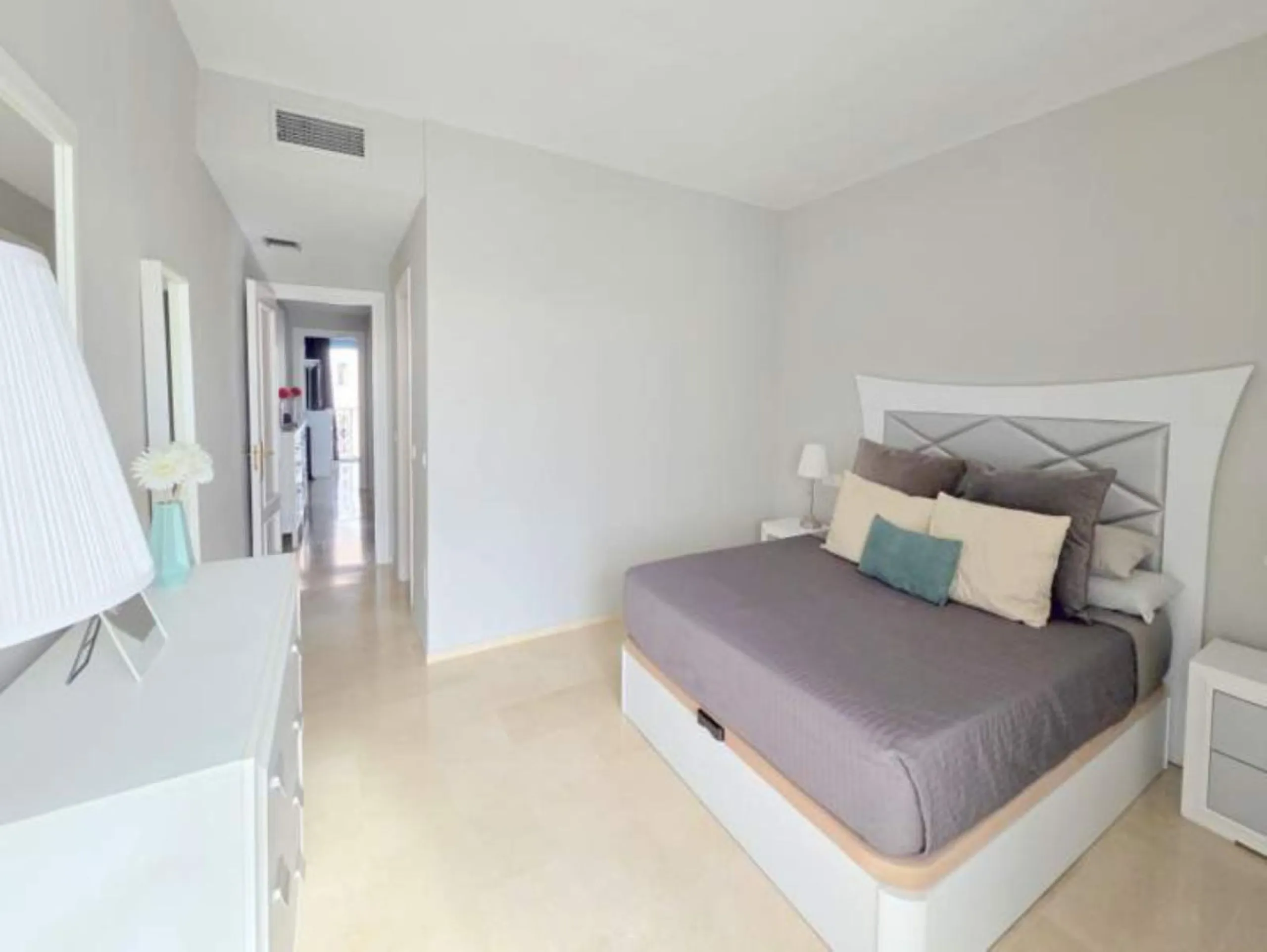 ***Stunning Duplex Penthouse in Fuentes de la Duquesa*** Located in the highly sought-after Fuentes de la Duquesa, this beautifully presented 2-bedroom, 2-bathroom duplex penthouse offers the perfect blend of privacy, sunshine, and coastal living. Located