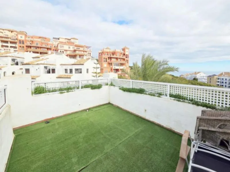 ***Stunning Duplex Penthouse in Fuentes de la Duquesa*** Located in the highly sought-after Fuentes de la Duquesa, this beautifully presented 2-bedroom, 2-bathroom duplex penthouse offers the perfect blend of privacy, sunshine, and coastal living. Located