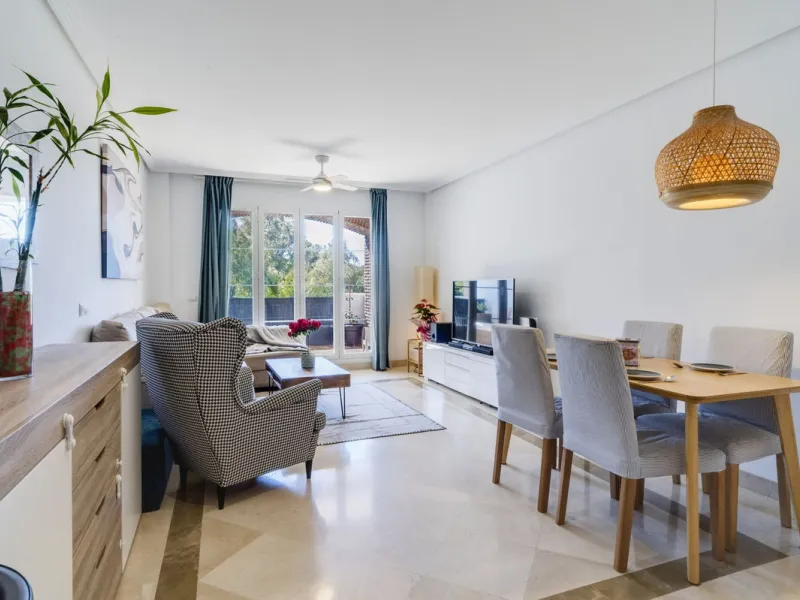 Located in the well-established community of Los Eucaliptos, this south-facing first-floor apartment offers a peaceful setting with open green views over the surrounding landscaped areas and golf environment.