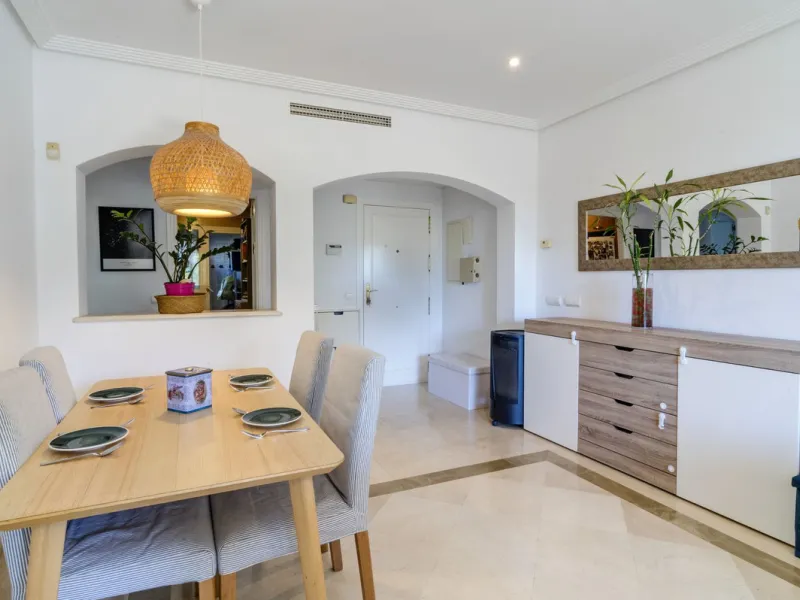 Apartment - Middle Floor Apartment в продаже в Benahavís, Málaga. В доме 3 спален и 2 ванных комнат. Площадь дома 110 м²