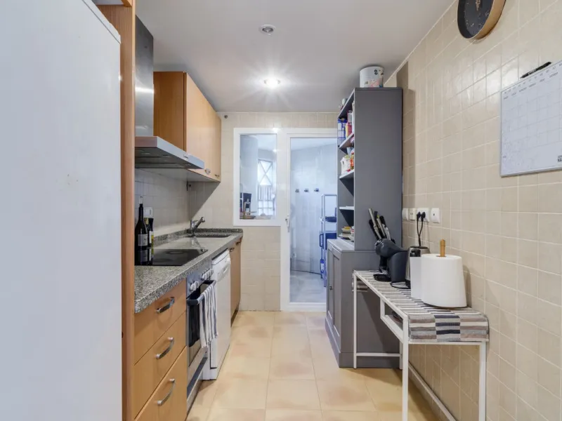 Apartment - Middle Floor Apartment в продаже в Benahavís, Málaga. В доме 3 спален и 2 ванных комнат. Площадь дома 110 м²