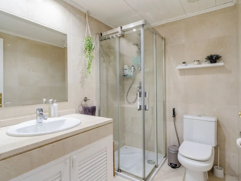 Apartment - Middle Floor Apartment в продаже в Benahavís, Málaga. В доме 3 спален и 2 ванных комнат. Площадь дома 110 м²