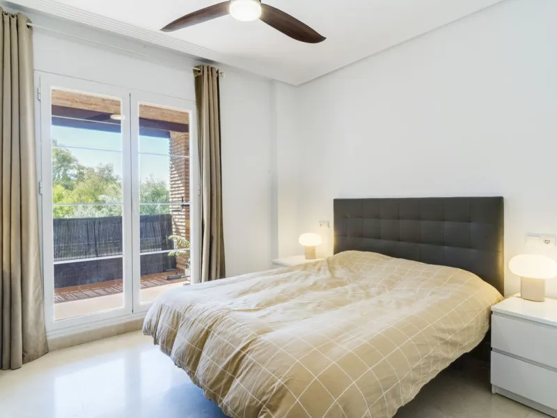 Apartment - Middle Floor Apartment в продаже в Benahavís, Málaga. В доме 3 спален и 2 ванных комнат. Площадь дома 110 м²