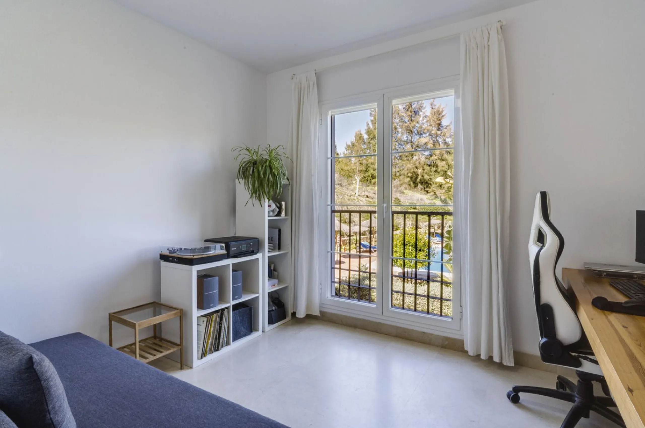 Apartment - Middle Floor Apartment в продаже в Benahavís, Málaga. В доме 3 спален и 2 ванных комнат. Площадь дома 110 м²