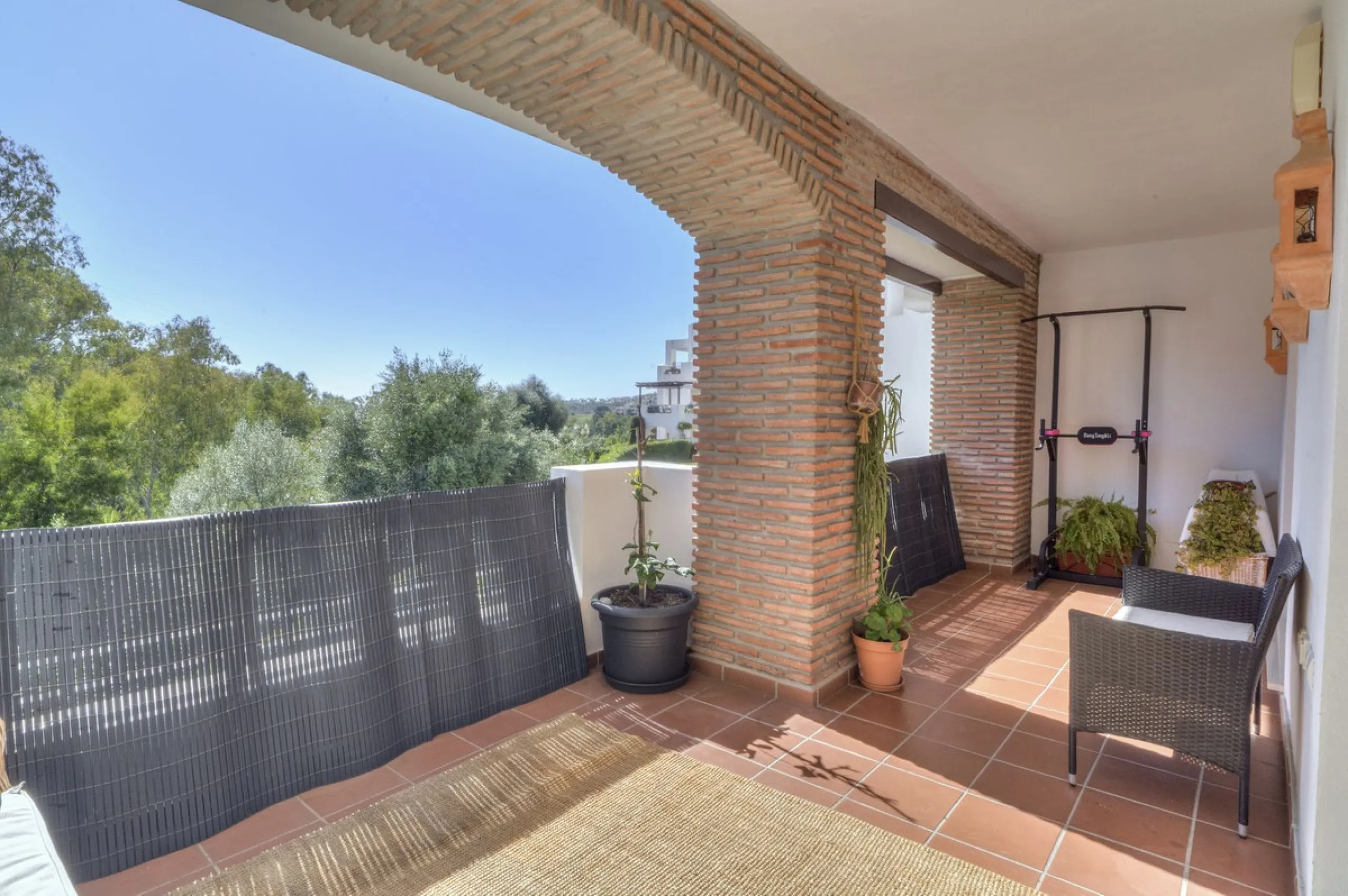 Apartment - Middle Floor Apartment в продаже в Benahavís, Málaga. В доме 3 спален и 2 ванных комнат. Площадь дома 110 м²