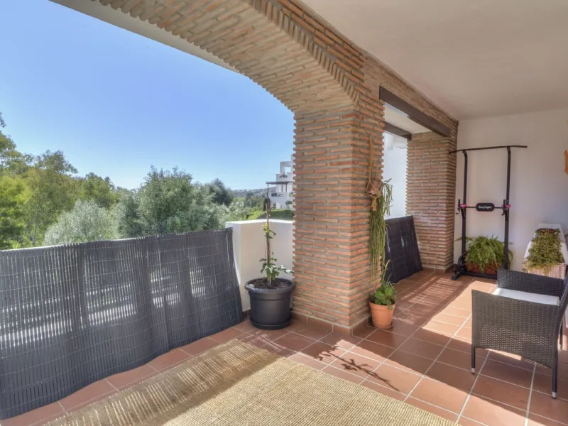 Apartment - Middle Floor Apartment в продаже в Benahavís, Málaga. В доме 3 спален и 2 ванных комнат. Площадь дома 110 м²