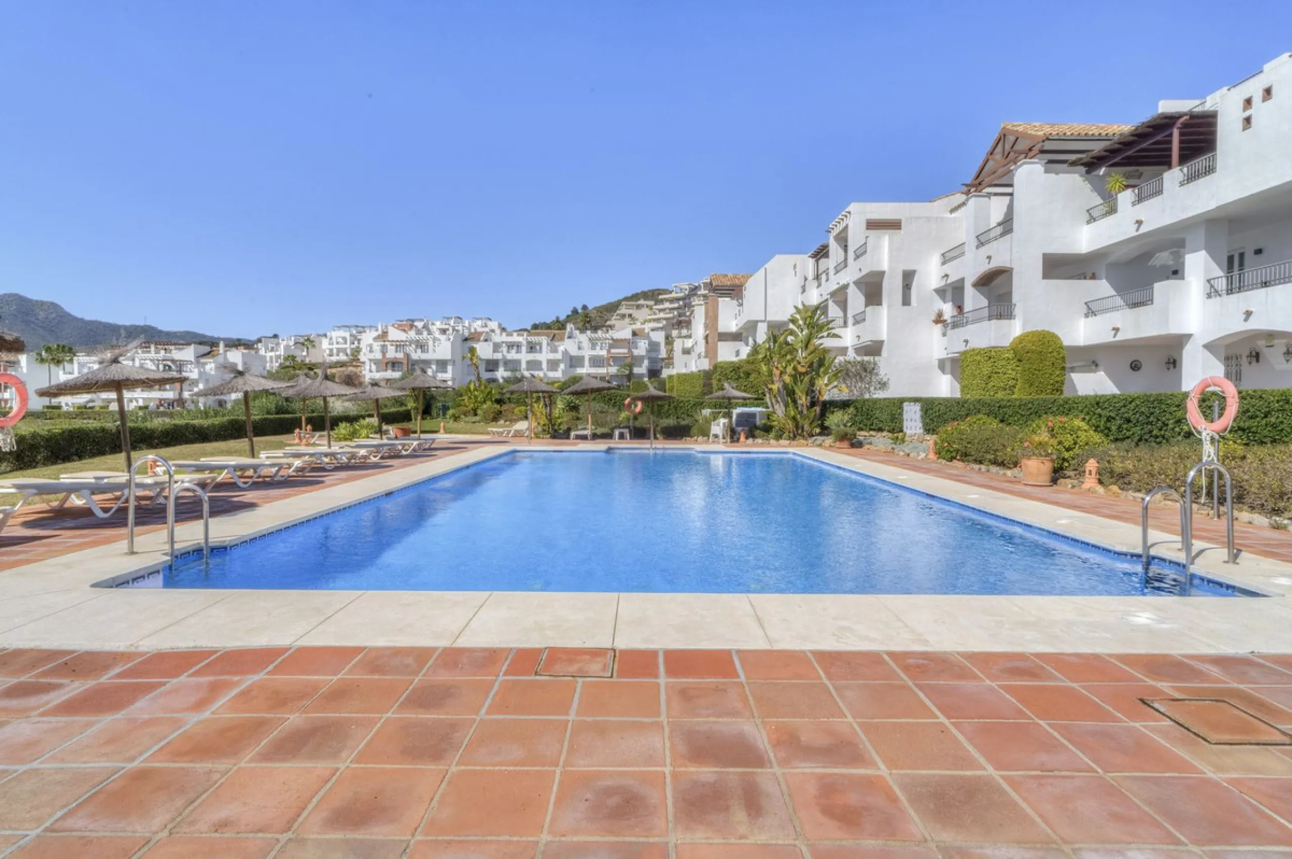 Apartment - Middle Floor Apartment в продаже в Benahavís, Málaga. В доме 3 спален и 2 ванных комнат. Площадь дома 110 м²
