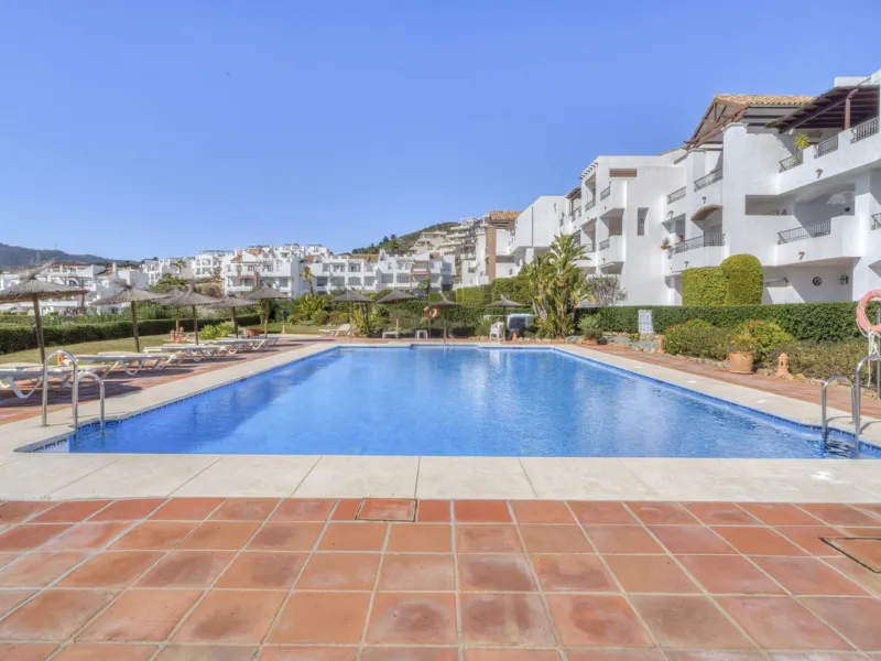 Apartment - Middle Floor Apartment в продаже в Benahavís, Málaga. В доме 3 спален и 2 ванных комнат. Площадь дома 110 м²