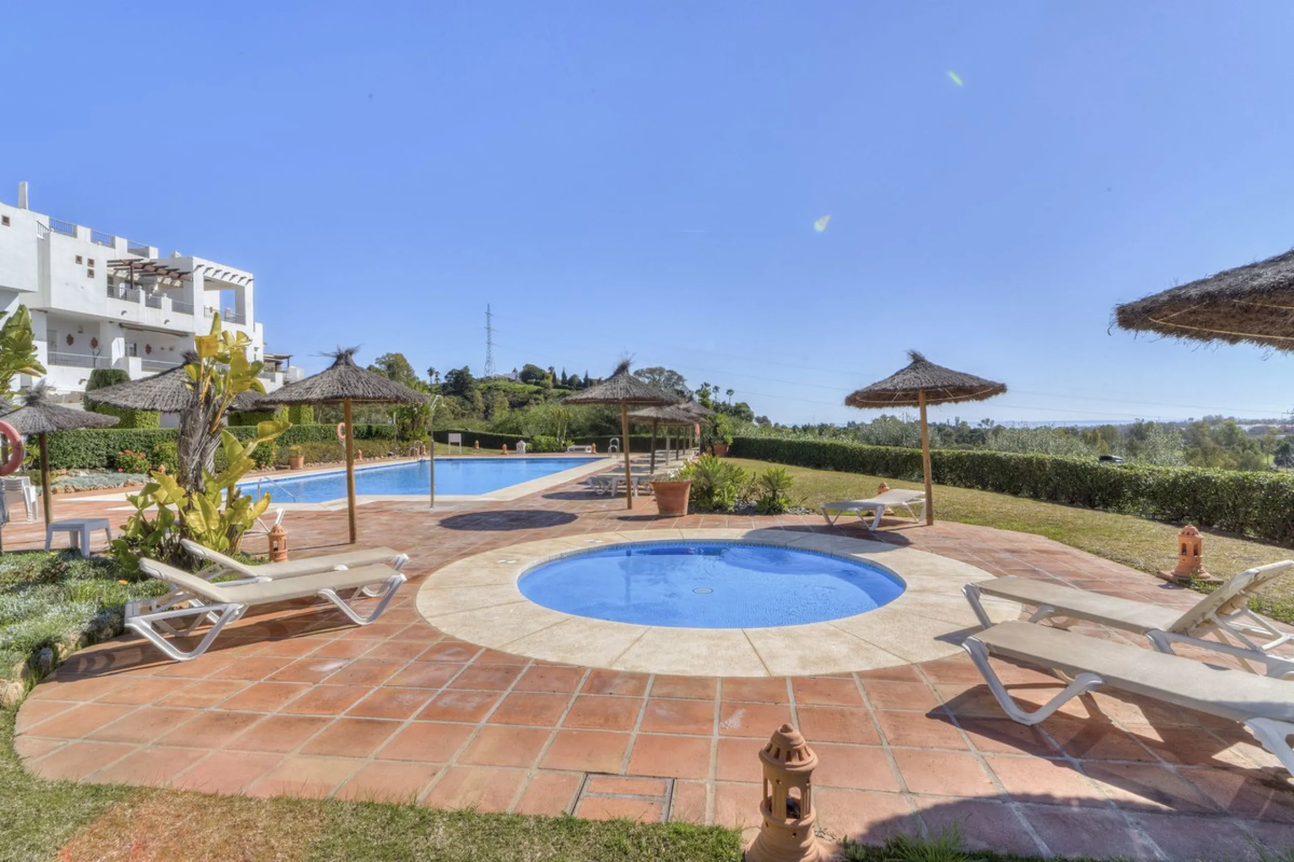 Apartment - Middle Floor Apartment в продаже в Benahavís, Málaga. В доме 3 спален и 2 ванных комнат. Площадь дома 110 м²