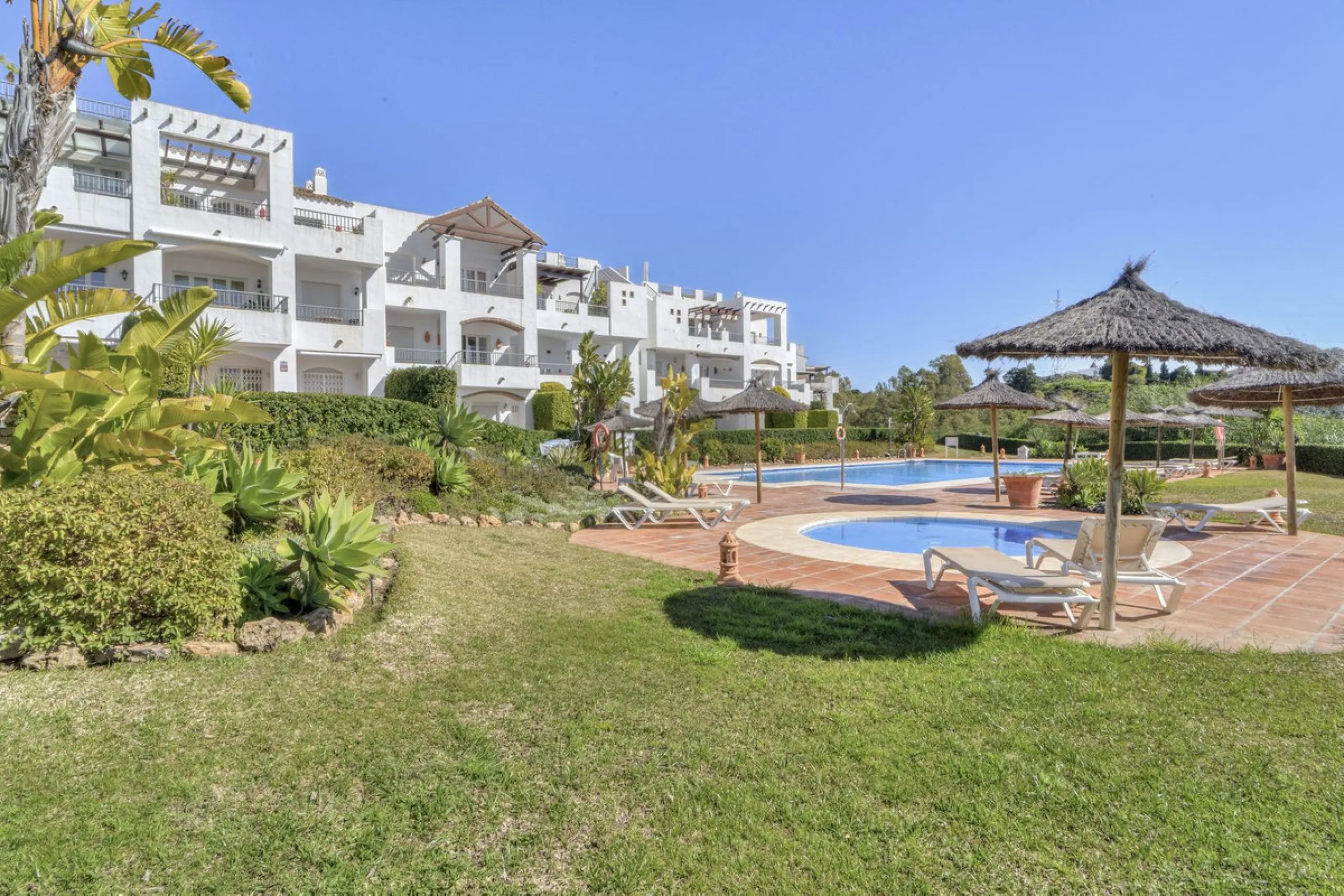 Apartment - Middle Floor Apartment в продаже в Benahavís, Málaga. В доме 3 спален и 2 ванных комнат. Площадь дома 110 м²