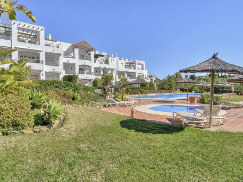 Apartment - Middle Floor Apartment в продаже в Benahavís, Málaga. В доме 3 спален и 2 ванных комнат. Площадь дома 110 м²