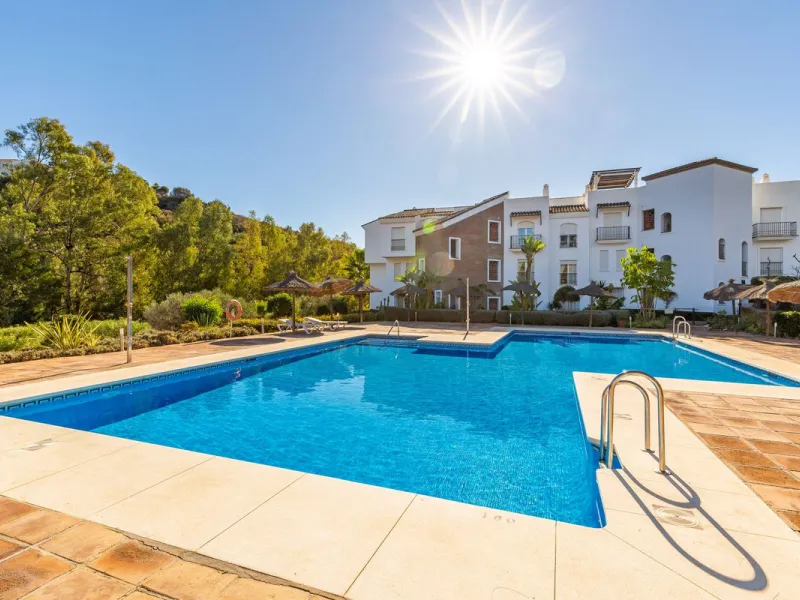 Apartment - Middle Floor Apartment в продаже в Benahavís, Málaga. В доме 3 спален и 2 ванных комнат. Площадь дома 110 м²
