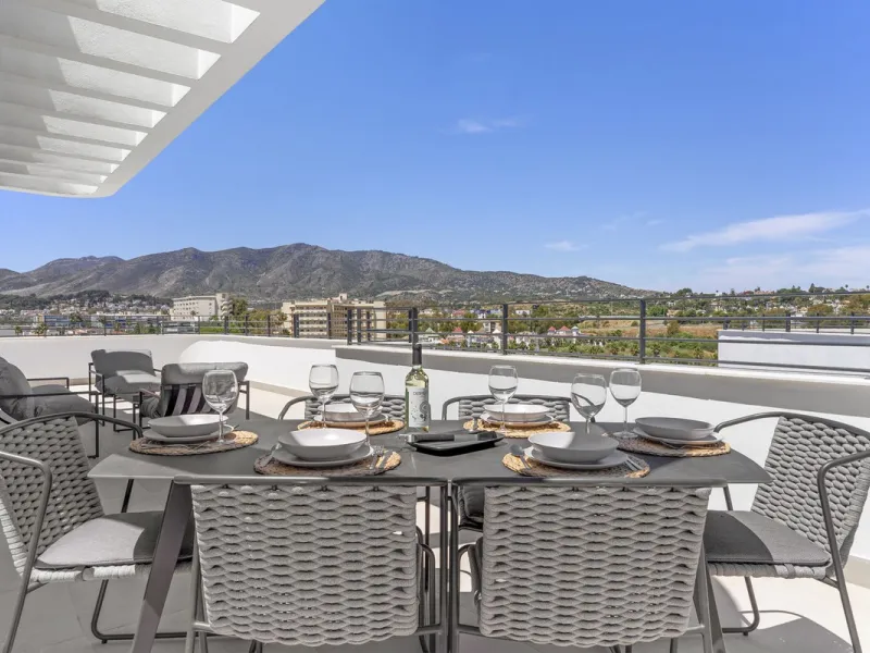 Vita offers many reasons to enjoy a perfect stay. The cozy living room, furnished with comfortable seating, a TV, and WiFi, is the ideal place to relax after a day full of adventures.