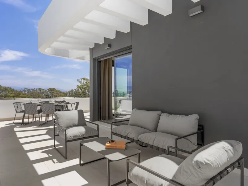 Vita offers many reasons to enjoy a perfect stay. The cozy living room, furnished with comfortable seating, a TV, and WiFi, is the ideal place to relax after a day full of adventures.