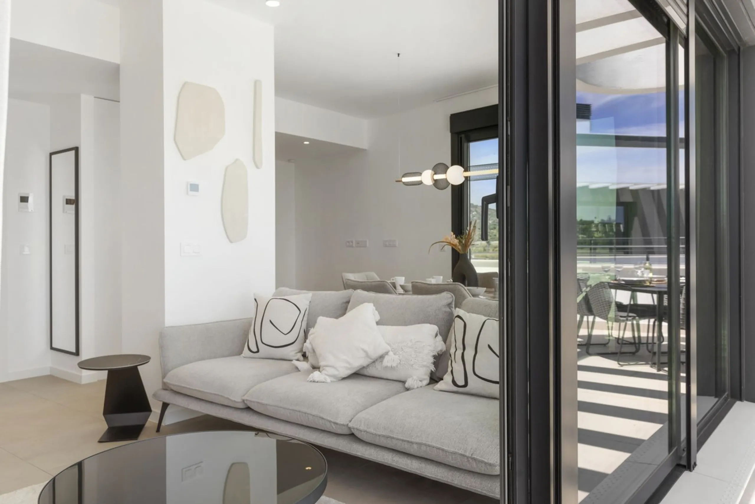 Vita offers many reasons to enjoy a perfect stay. The cozy living room, furnished with comfortable seating, a TV, and WiFi, is the ideal place to relax after a day full of adventures.
